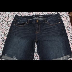 American Eagle Denim Shorts! Bermuda style